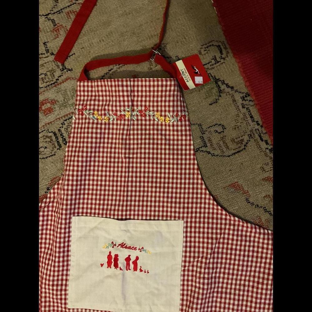 Alsace Charming Red Checkered Apron with Embroidery - Picture 2 of 6